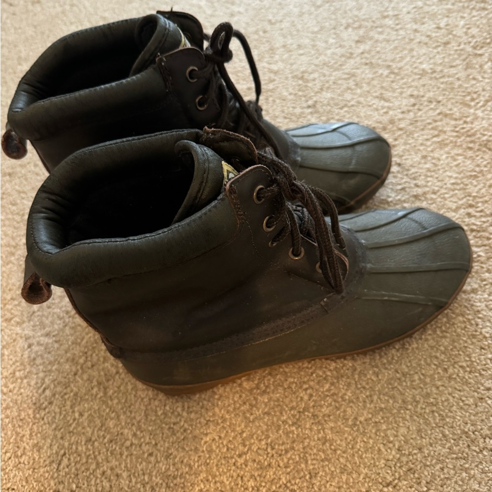 Men’s size 11 rugged outback brand boots (duck boots) Great condition